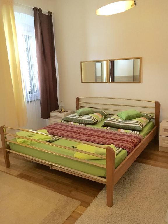 Ana Apartment Pula Extérieur photo